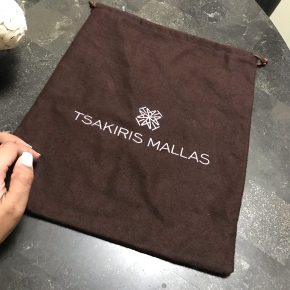 Pointy toe, patent leather, and leather trim 🖤 - Picture 3 of 8